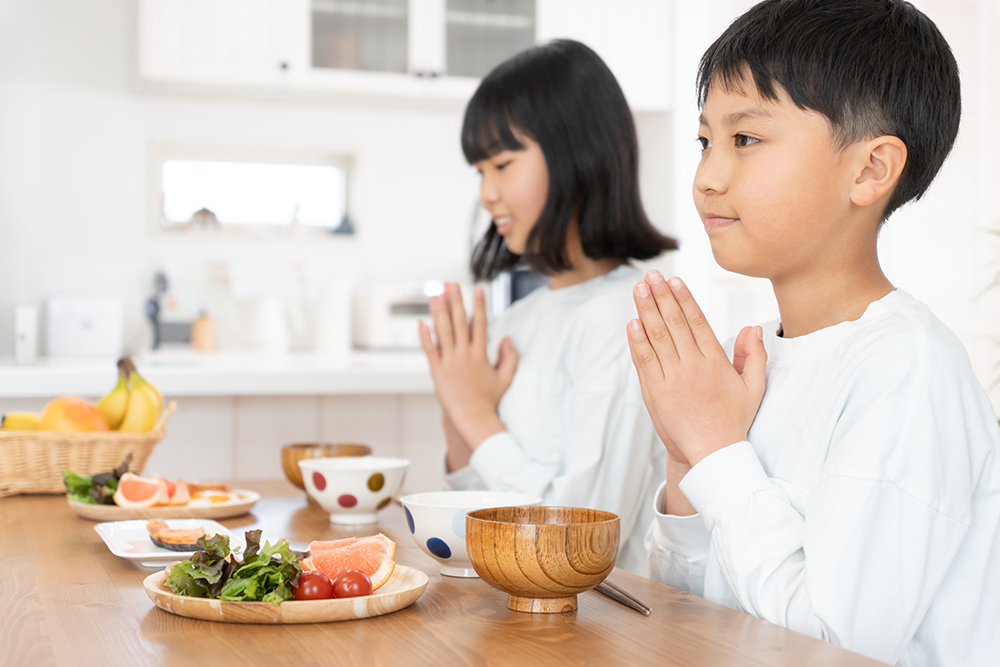 きちんと座った状態で食事